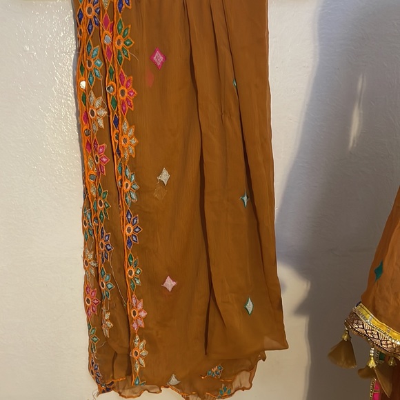 New pakistani embroidered 3 pc suit - Picture 7 of 8